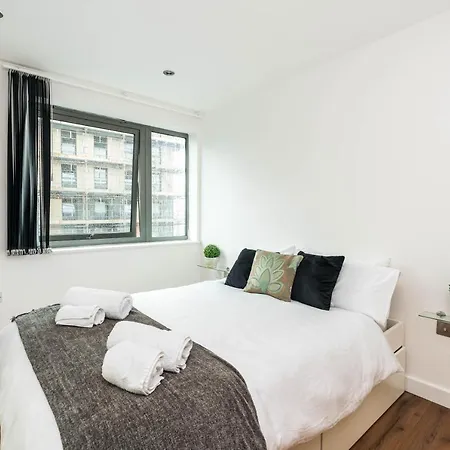 Fast Internet One Bedroom Apartment In Greater London, Id Required
